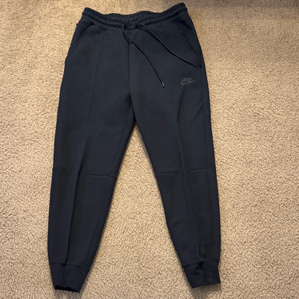 Nike women’s Black Jogger Pants size Medium